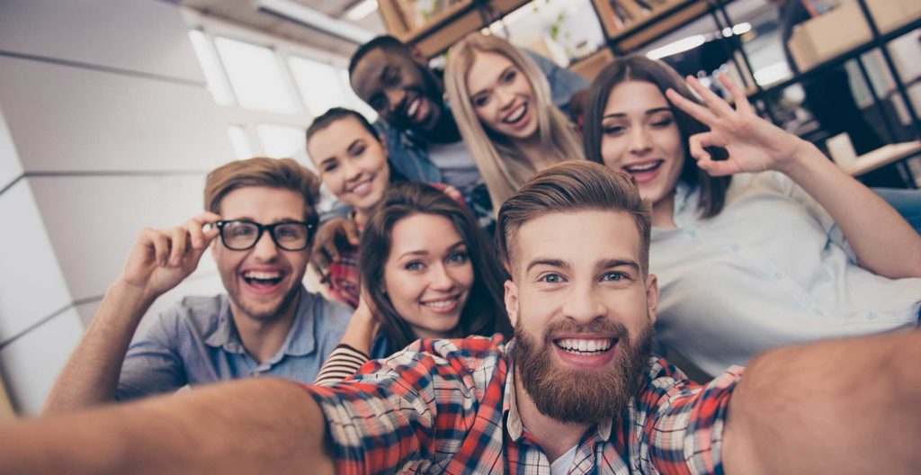 Photo de groupe représentant des étudiants