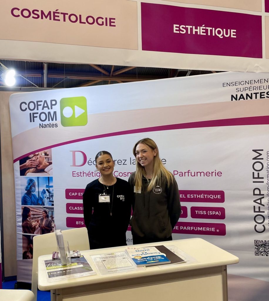 Etudiantes de BTS MECP au Salon formathèque