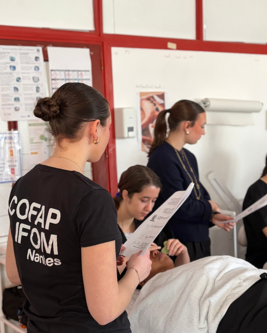 Apprentissage d'un soin gua sha en Espagne dans le cadre d'un échange Erasmus