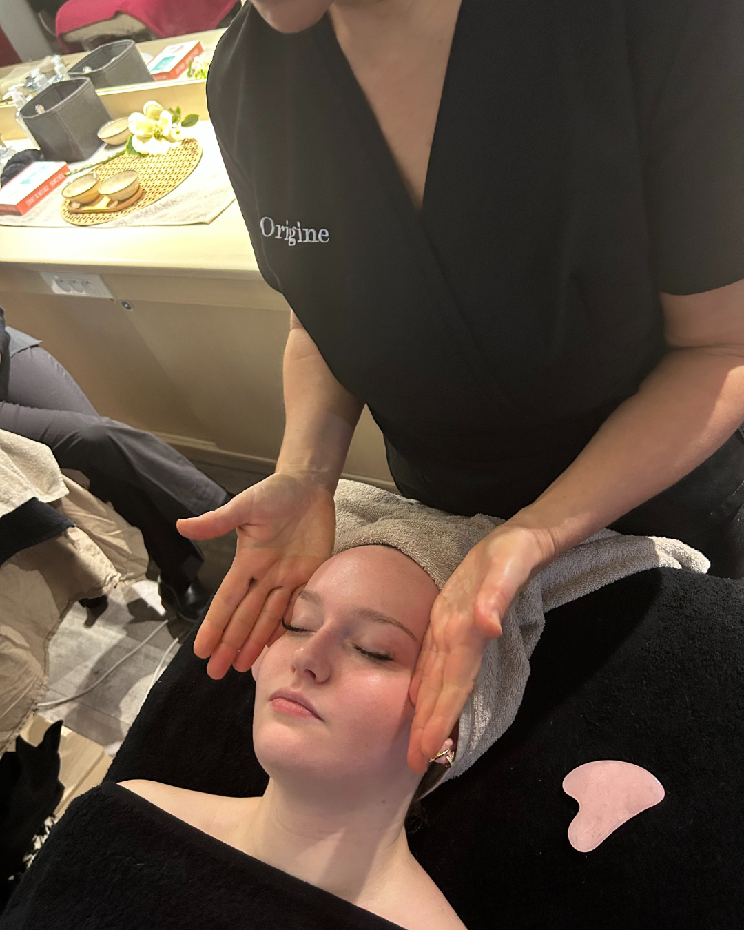 Réalisation d'un soin visage dans le cadre des cours des TISS