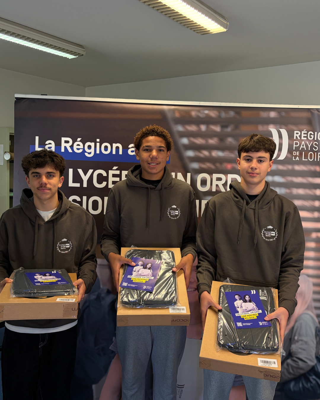 Remise des ordinateurs offerts par la région aux lycéens ligériens