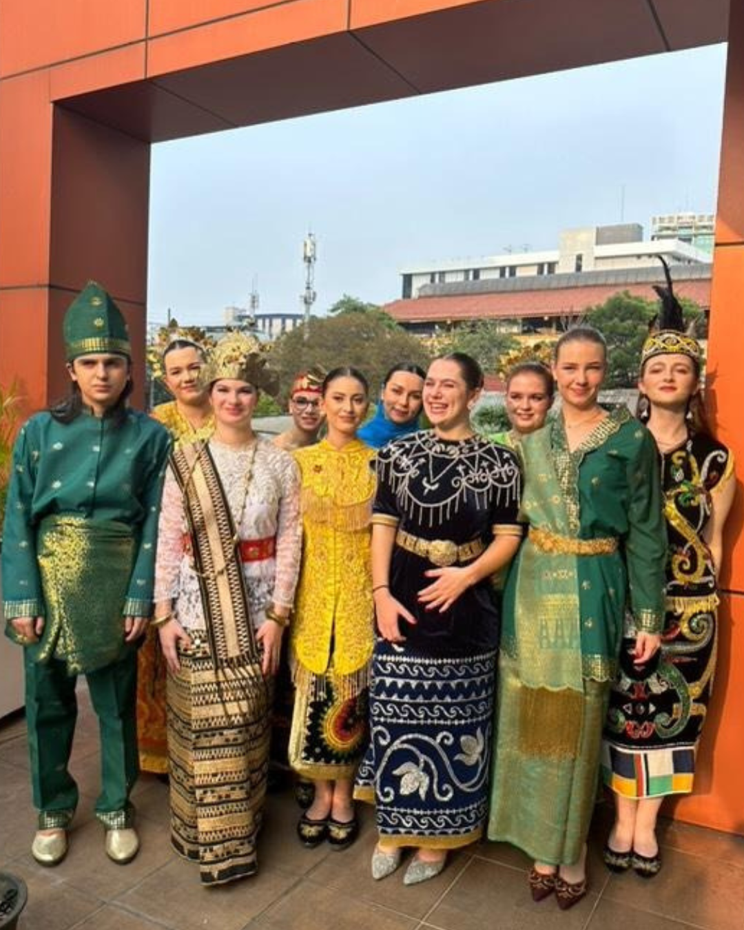 Tenues traditionnelles Indonésiennes à Jakarta pour les BTS MECP