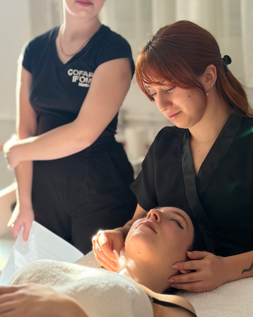 Apprentissage d'un soin gua sha en Espagne dans le cadre d'un échange Erasmus
